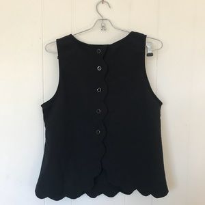 ✨ Cute button back scalloped black top large ✨